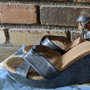 TOMS platform wedge